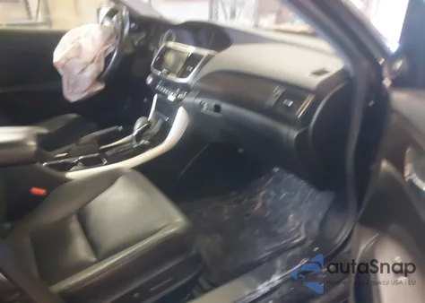 2016 Honda Accord Touring z USA, uszkodzony, nr VIN 1HGCR3F95GA032197